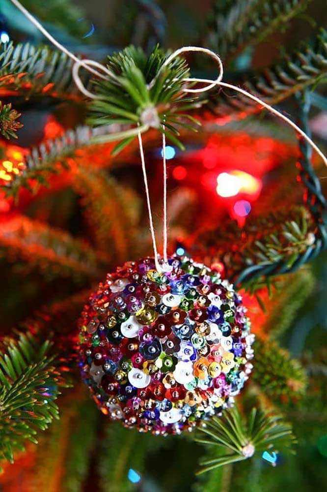 11. No idea how to make Christmas balls Get inspired by this model.