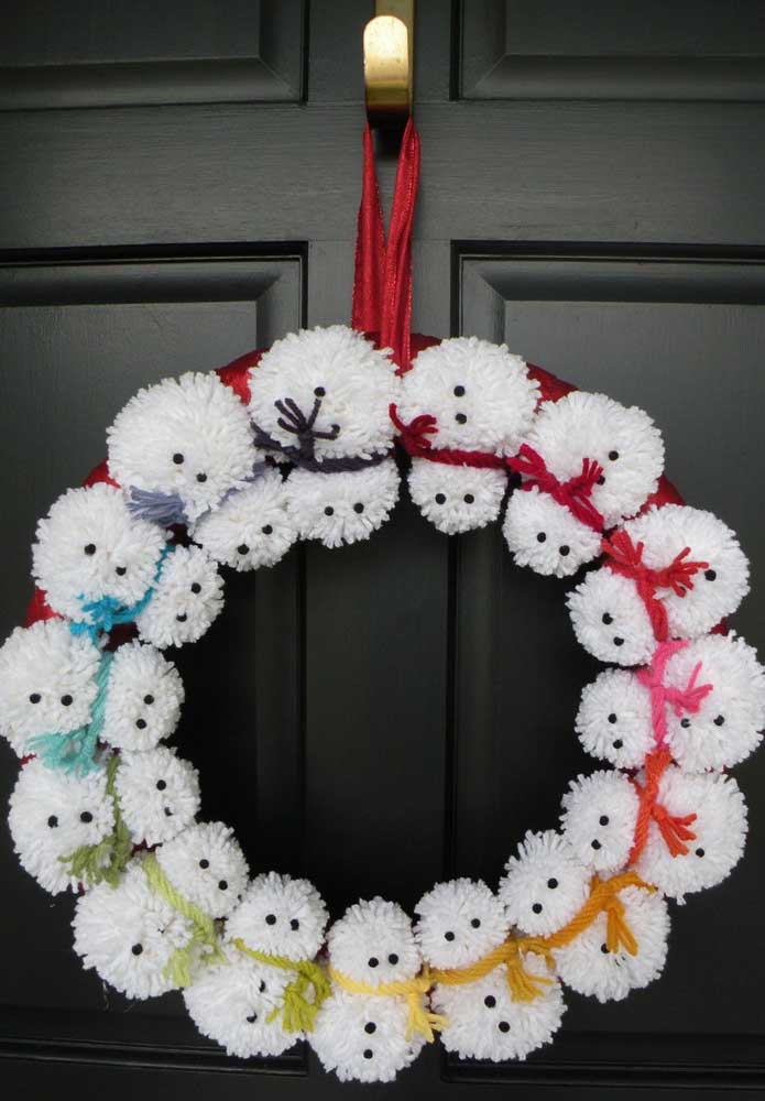Adorable Christmas Wreath With Snowmen Made From Wool