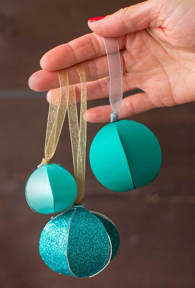 15. But if you prefer a cheaper option, you can make paper Christmas baubles.
