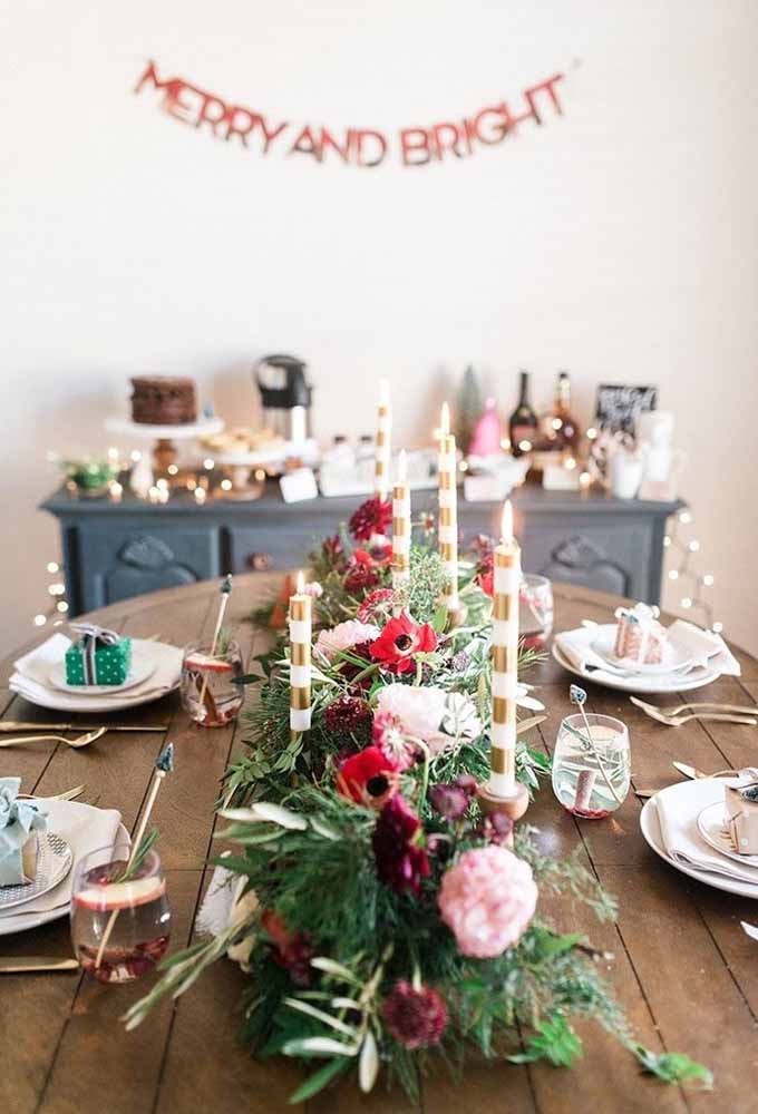 23. Make a simple and inexpensive decoration for your Christmas table