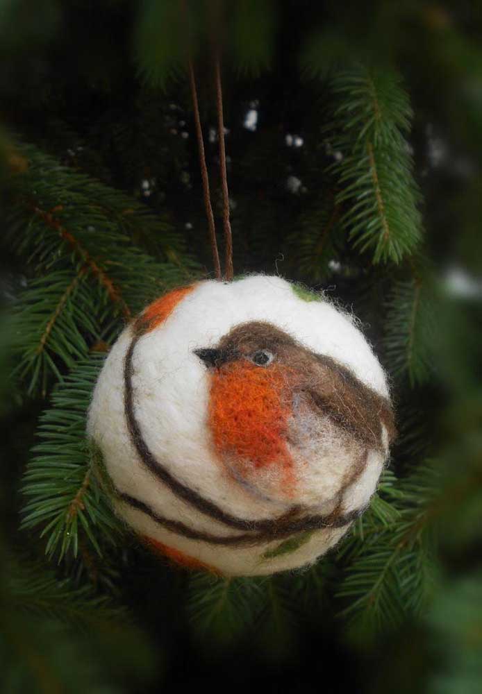 41. How about making personalized Christmas balls like this