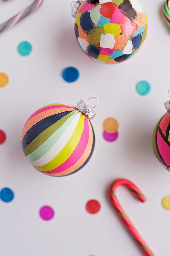 45. If you know how to paint, you can use the technique when making Christmas balls.