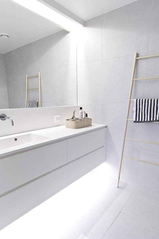 An immaculate minimalist and timeless bathroom