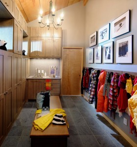 30 Beautiful Mudroom Design Ideas