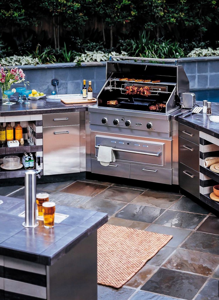 Outdoor Kitchen - Designing The Perfect Backyard Cooking Station