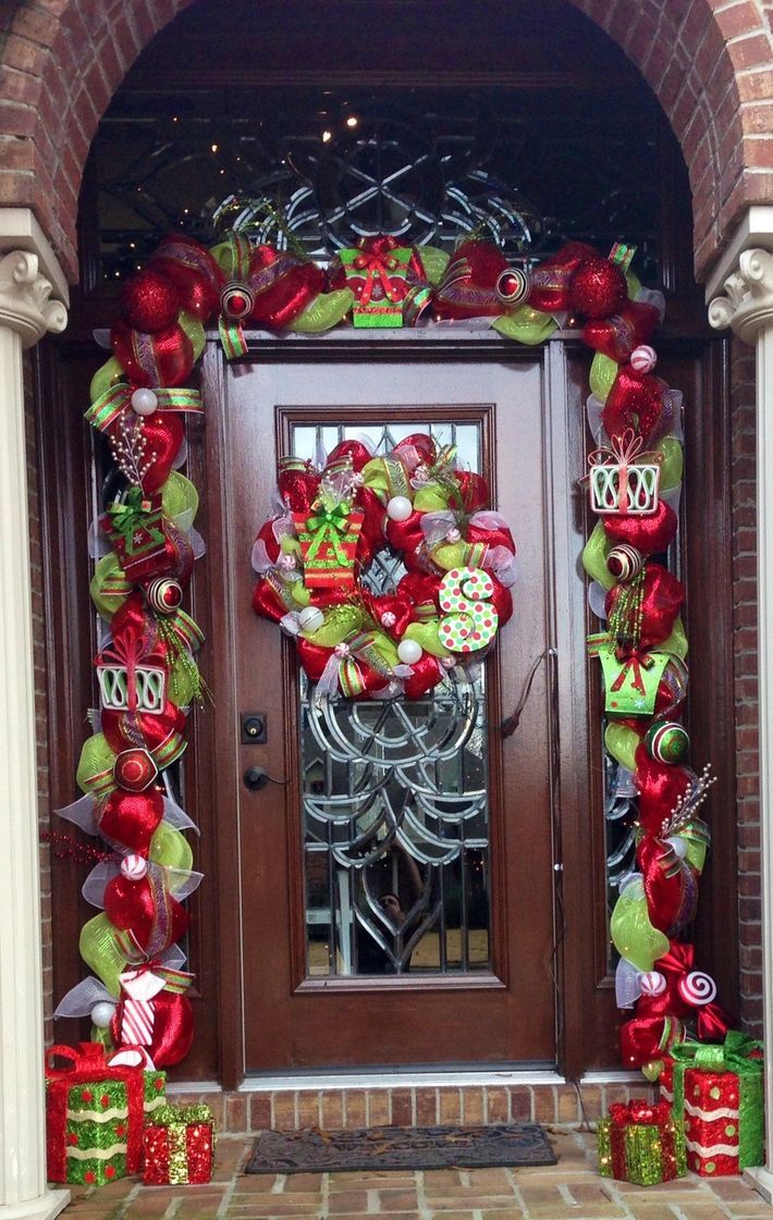 22 Christmas Wreath Ideas For Your Front Door