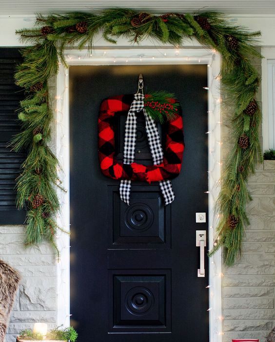 30 Christmas Door Decorating Ideas