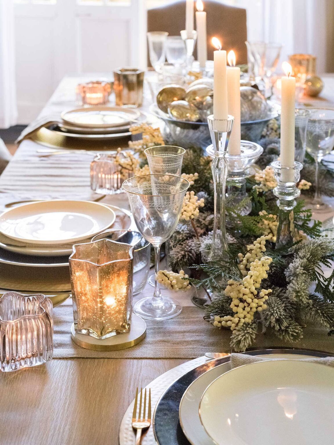 30 Best Christmas Table Centerpieces Settings