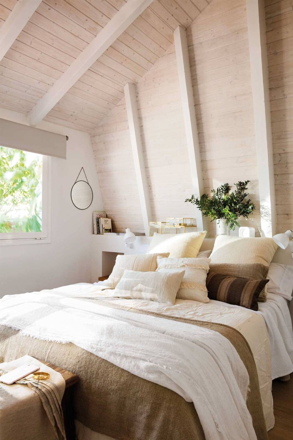 25 Warm and Cozy Bedroom Ideas